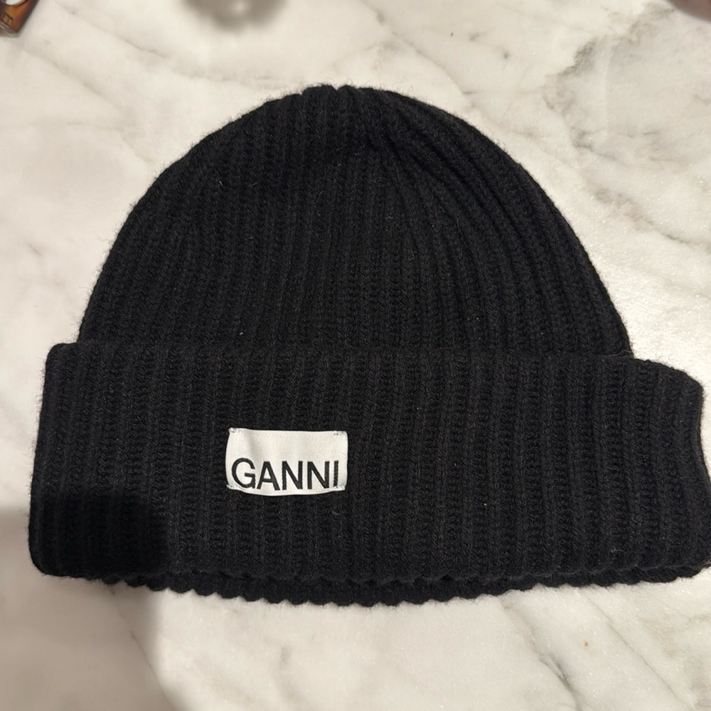 Ganni oversized wool black ribbed beanie